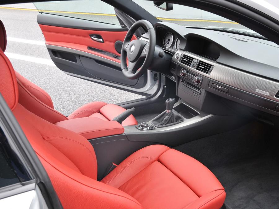  BMW 335is Coupe 2010 года  (US) (фото 11 из 16)